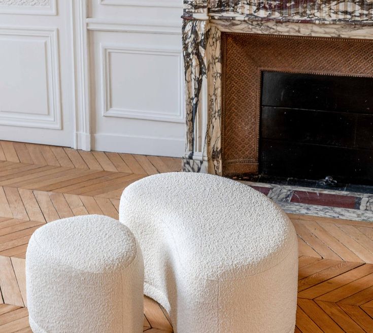 Nuvio Ottoman