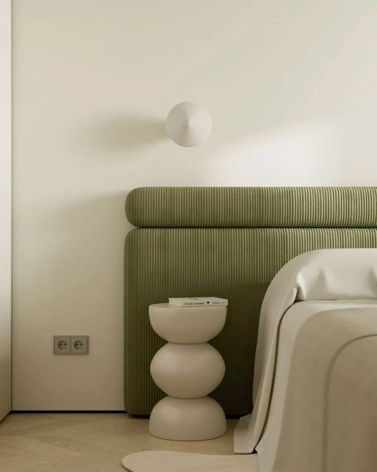 Lyvan Bed